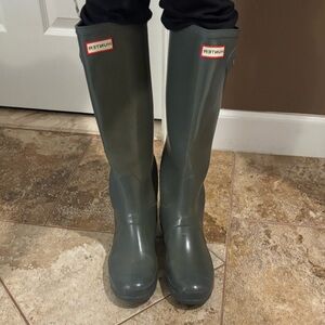 Hunter boots in grey/khaki